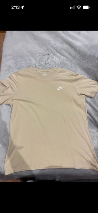Camiseta Nike Beige PRECIO NEGOCIABLE