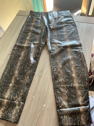 Pantalón con estampado de serpiente