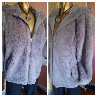 Abrigo de pelo sintético gris