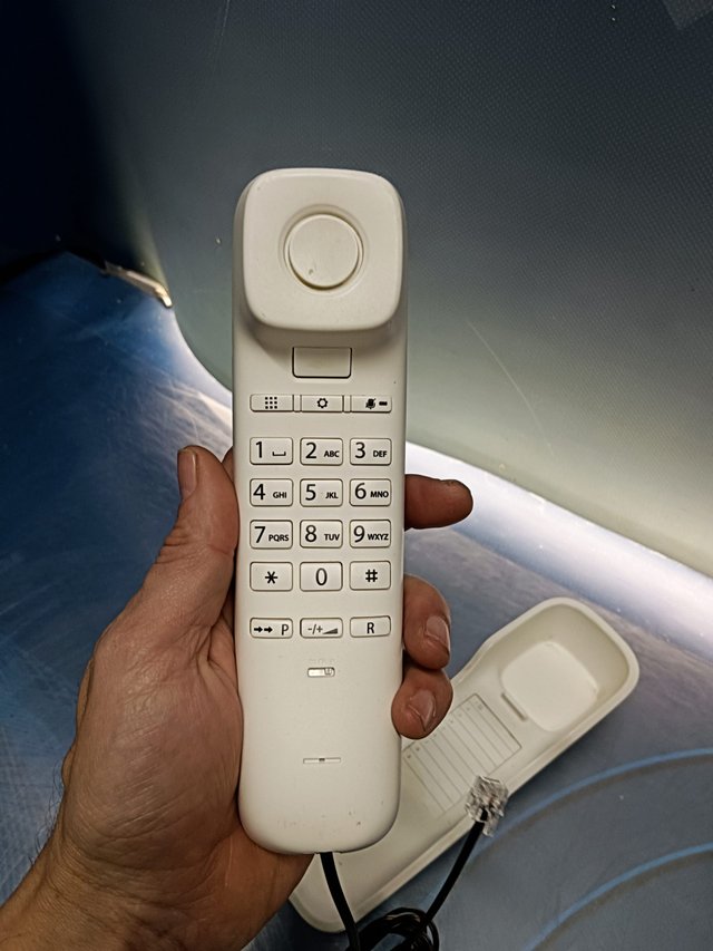 Teléfono compacto Gigaset DA210 para poner o montar en pared