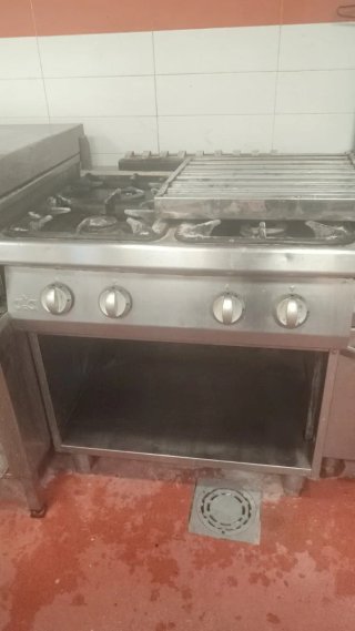 Cocina Industrial de 4 Fuegos