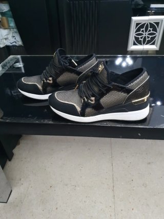 Zapatillas Michael Kors Negras y Doradas