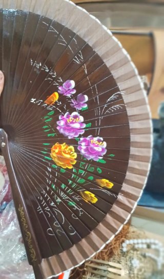 Abanico de Mano con Flores Pintadas