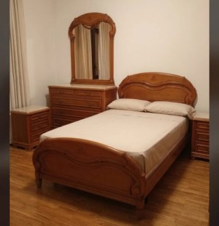 Dormitorio de matrimonio clásico en madera noble