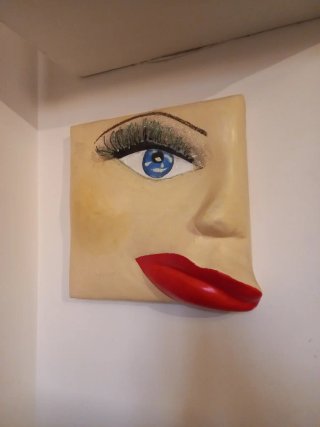 Scultura in gesso volto femminile