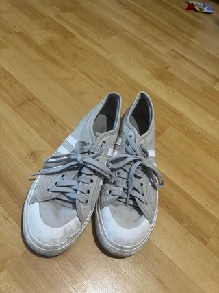 Zapatillas adidas grises
