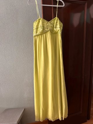 Vestido largo de fiesta verde con lentejuelas
