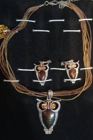 Conjunto de Colgante y Pendientes Búho