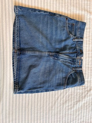 Minifalda vaquera Levi's talla 25.