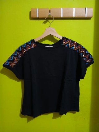 Camiseta Zara negra con lentejuelas