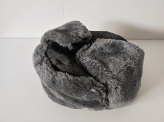Gorro de piel gris
