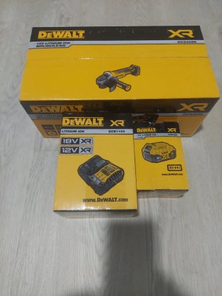 Radial Dewalt DCG405 18V Brushless cargador y bate