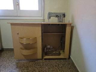 Máquina de coser Wertheim con armario