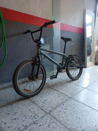 Bicicleta BMX Gris