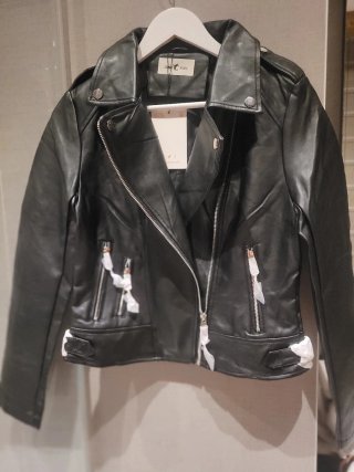 Chaqueta de polipiel negra