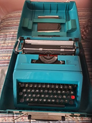 Máquina de escribir Olivetti Studio 45