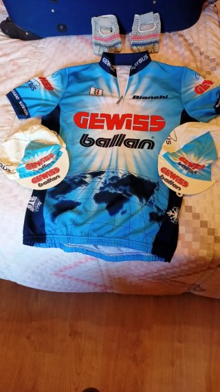 Maillot Ciclismo Bianchi y 2 Gorras Gewiss