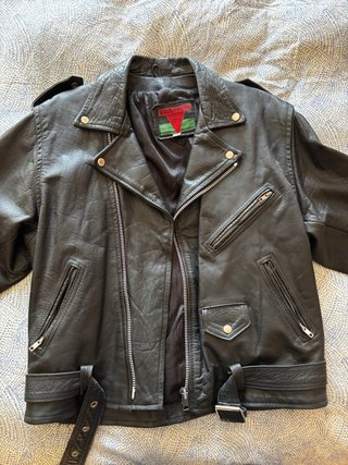 Chaqueta de Piel Negra Vintage del año 1998.