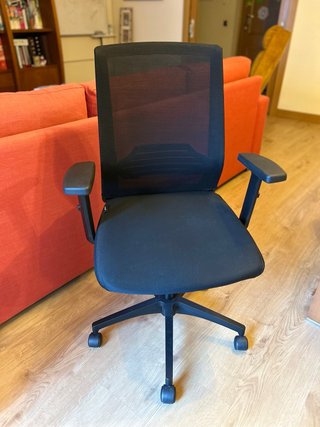 Silla de oficina ajustable negra