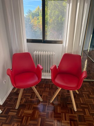 2 Sillas Nórdicas Rojas