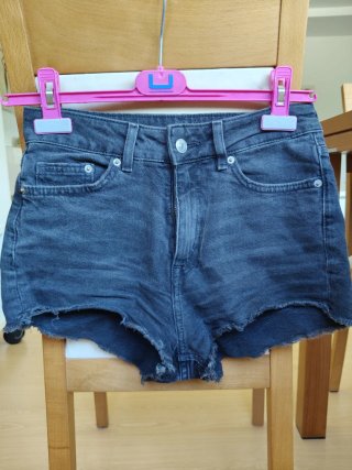Pantalones cortos negros. Precio negociable