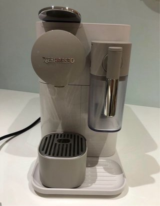 Cafetera Nespresso Lattissima One