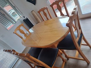 Conjunto de Mesa y 6 Sillas de Madera