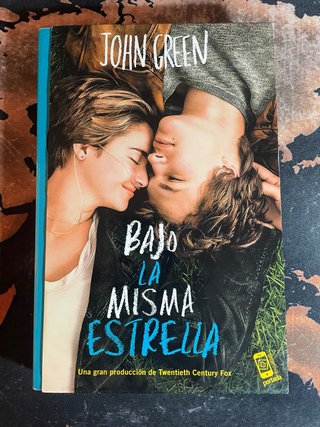 Bajo la misma estrella . Libro juvenil