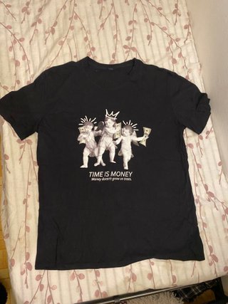 Camiseta Negra Estampado Ángeles