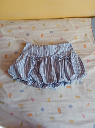 Pantalón corto abullonado de rayas