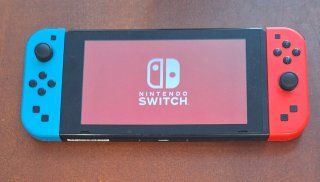 Nintendo Switch+Juego LET'S GO PIKACHU+ACCESORIOS.