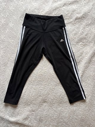 Leggings 3/4 Adidas Negros.
