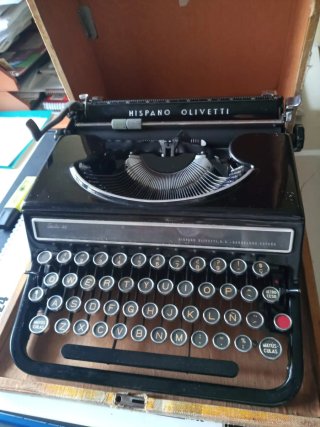 Máquina de escribir Hispano Olivetti Studio 46