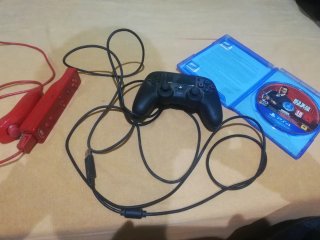 Lote mandos y juego PS4 y Wii