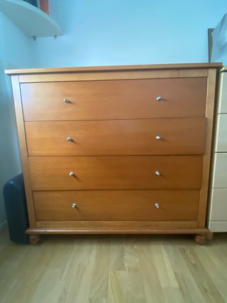 Cómoda de madera con 4 cajones
