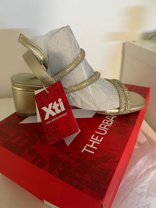 Sandalias XTI Doradas