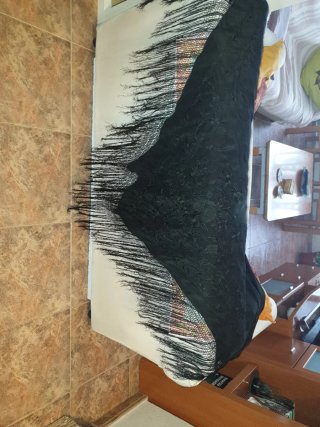 Mantón de Manila Negro Bordado a Mano