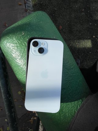 iPhone 15 Azul mas funda incluida perfecta calidad