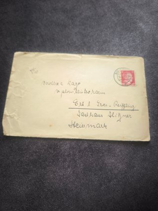 Sobre antiguo nazi con sello postal.