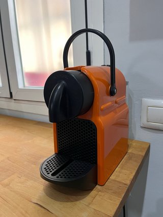 Cafetera Nespresso Naranja (para piezas)