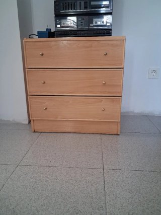 3 módulos de 60 ,una vitrina de 60x97 y un.modulo