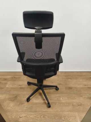 Silla de oficina ergonómica negra