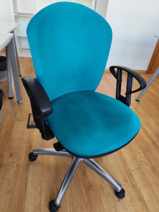 Silla de oficina color turquesa