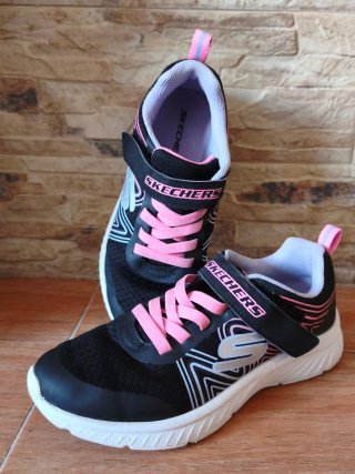 Zapatillas Skechers Negras y Rosas