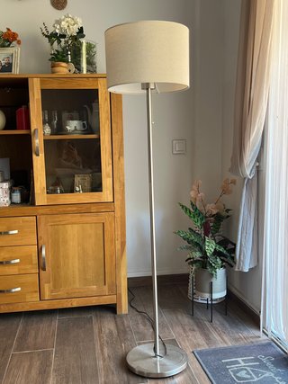Lámpara de pie con pantalla