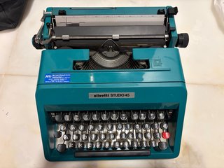 Máquina de escribir Olivetti Studio 45