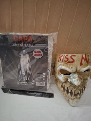 Disfraz de Capa Metalizada y Careta