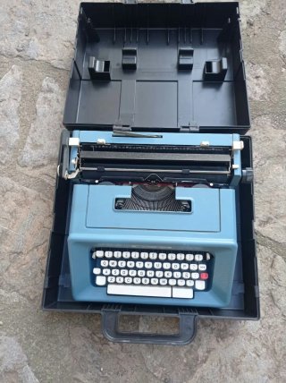 Máquina de escribir Olivetti Studio 46