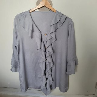 Blusa Gris con Volantes