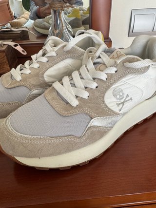 Zapatillas Scalpers Beige y Blancas Talla 39